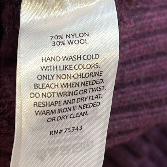 NWT Cambridge Dry Goods zippered hooded soft sweater. Side pockets. Size Large. - Picture 7 of 8